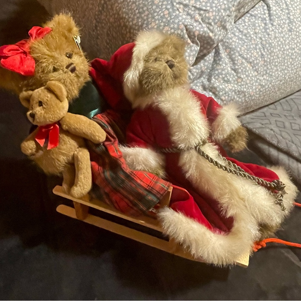 Barrington bears pair with sled